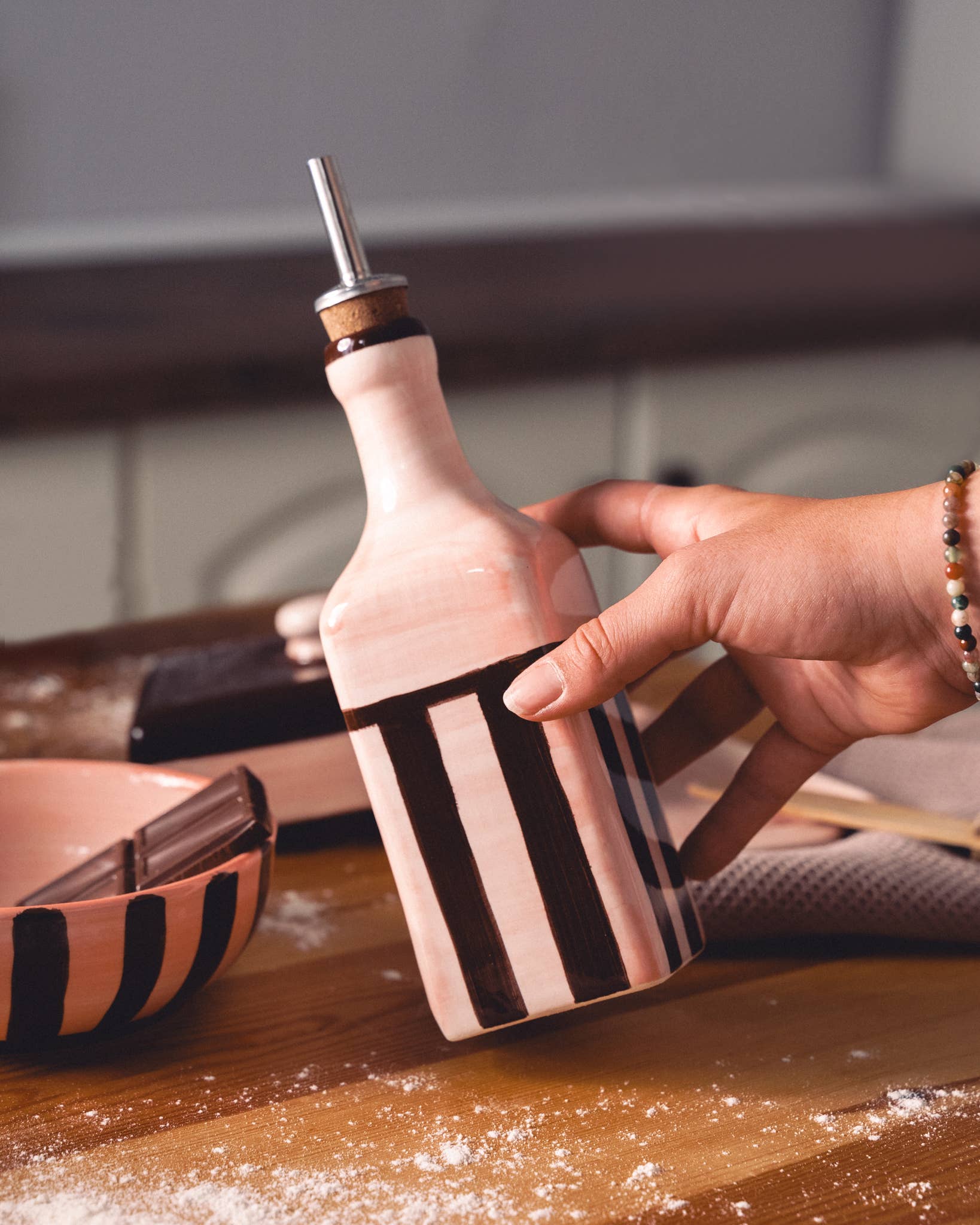 Ceramic Olive Oil Dispenser 475 ml — Chocolate