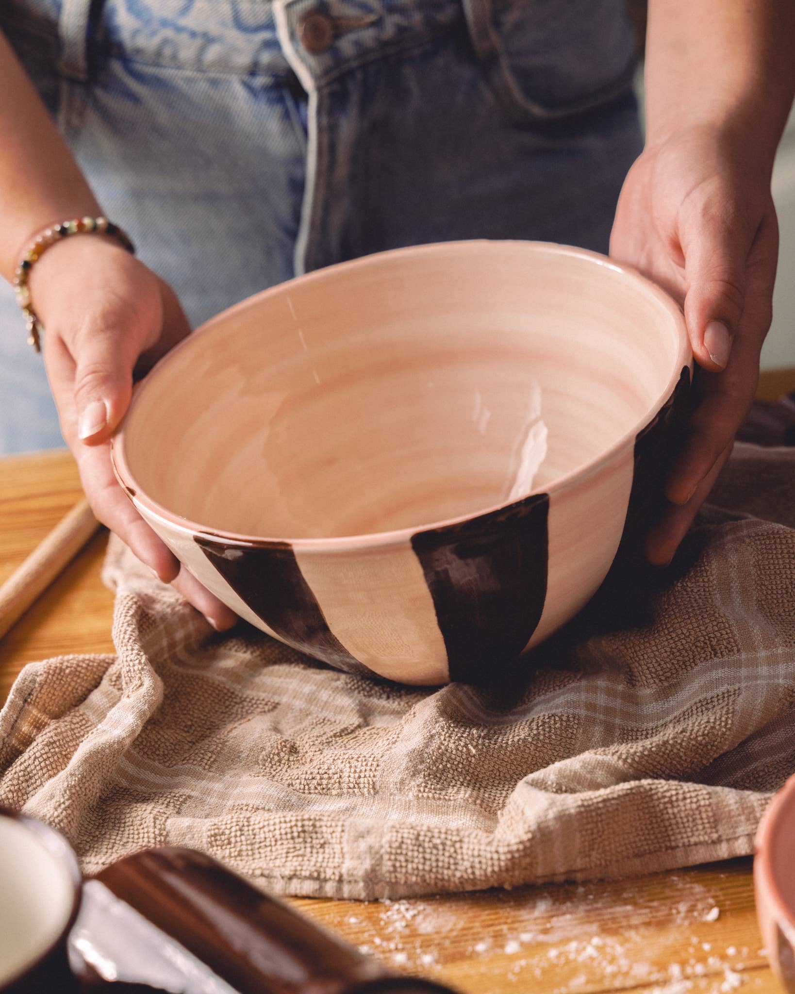 Ceramic Serving Bowl 1.5 L — Chocolate