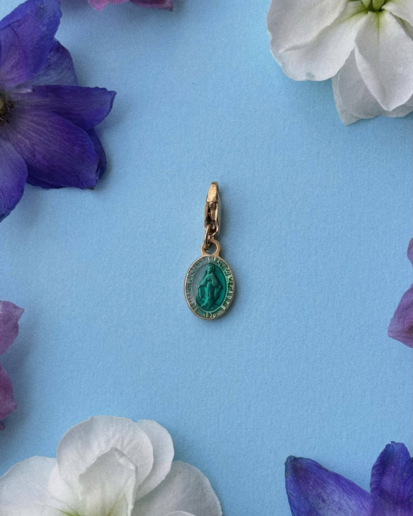 Madonne Glazed Mini — Charms 4 colors