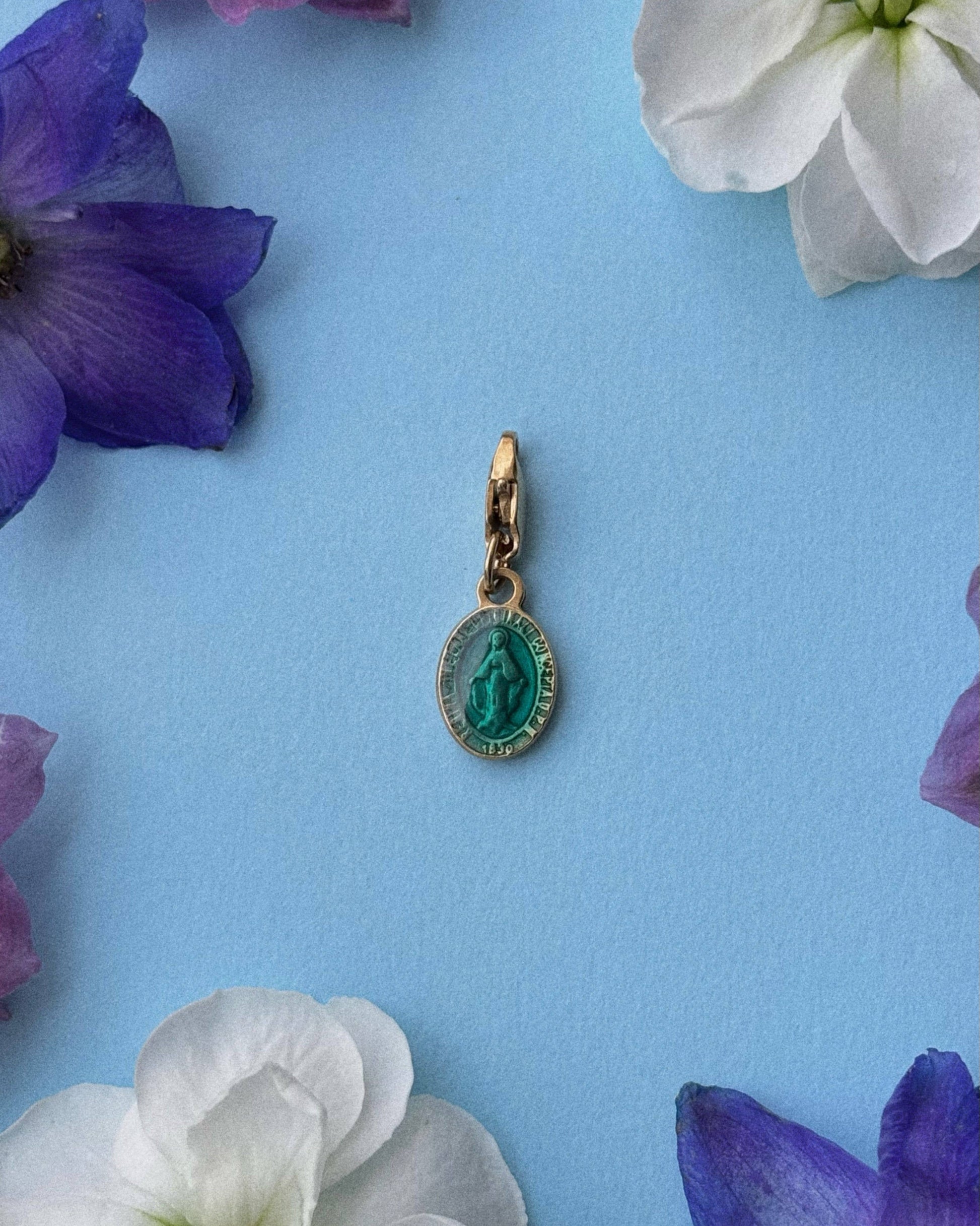 Madonne Glazed Mini — Charms 4 colors