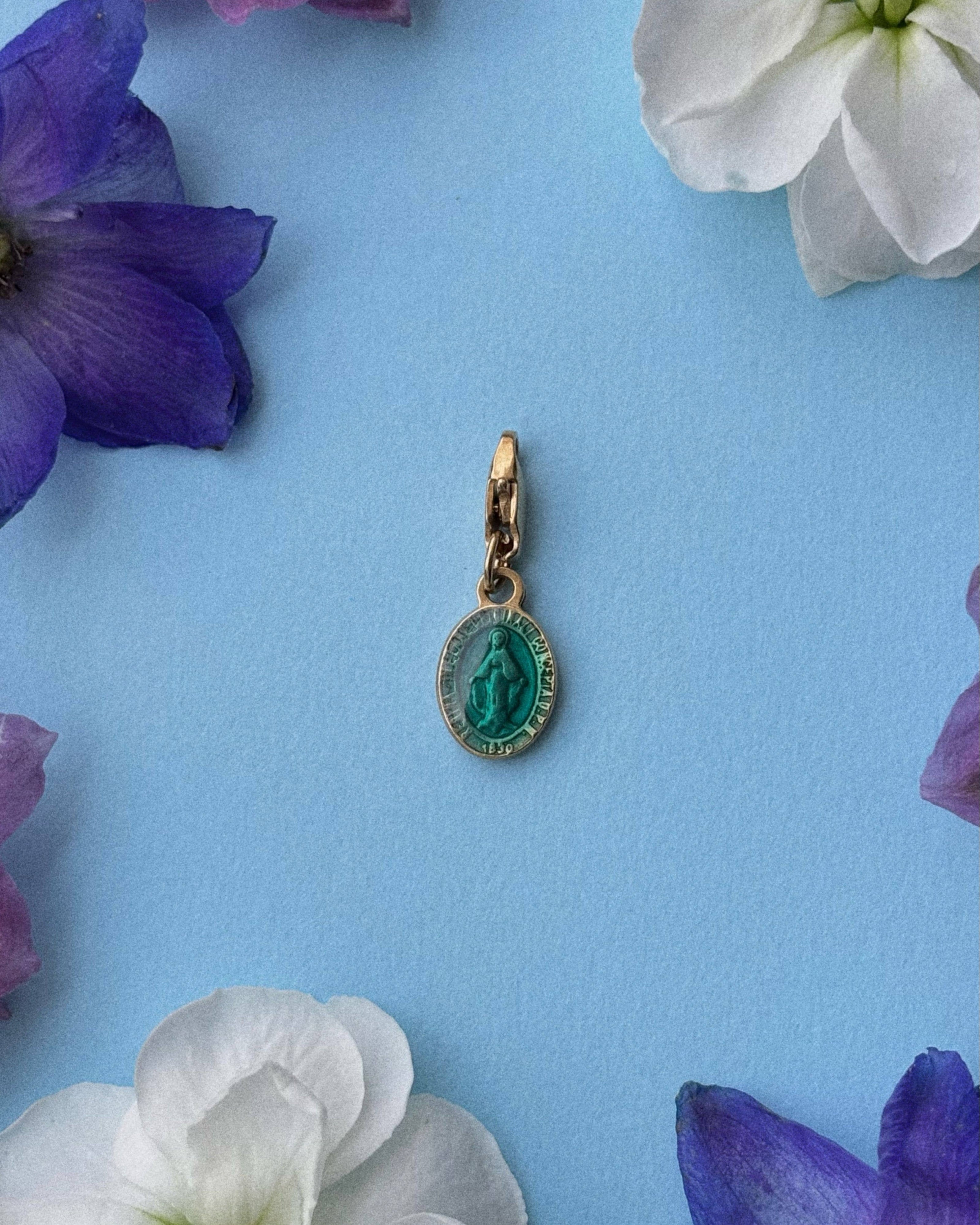 Madonne Glazed Mini — Charms 4 colors