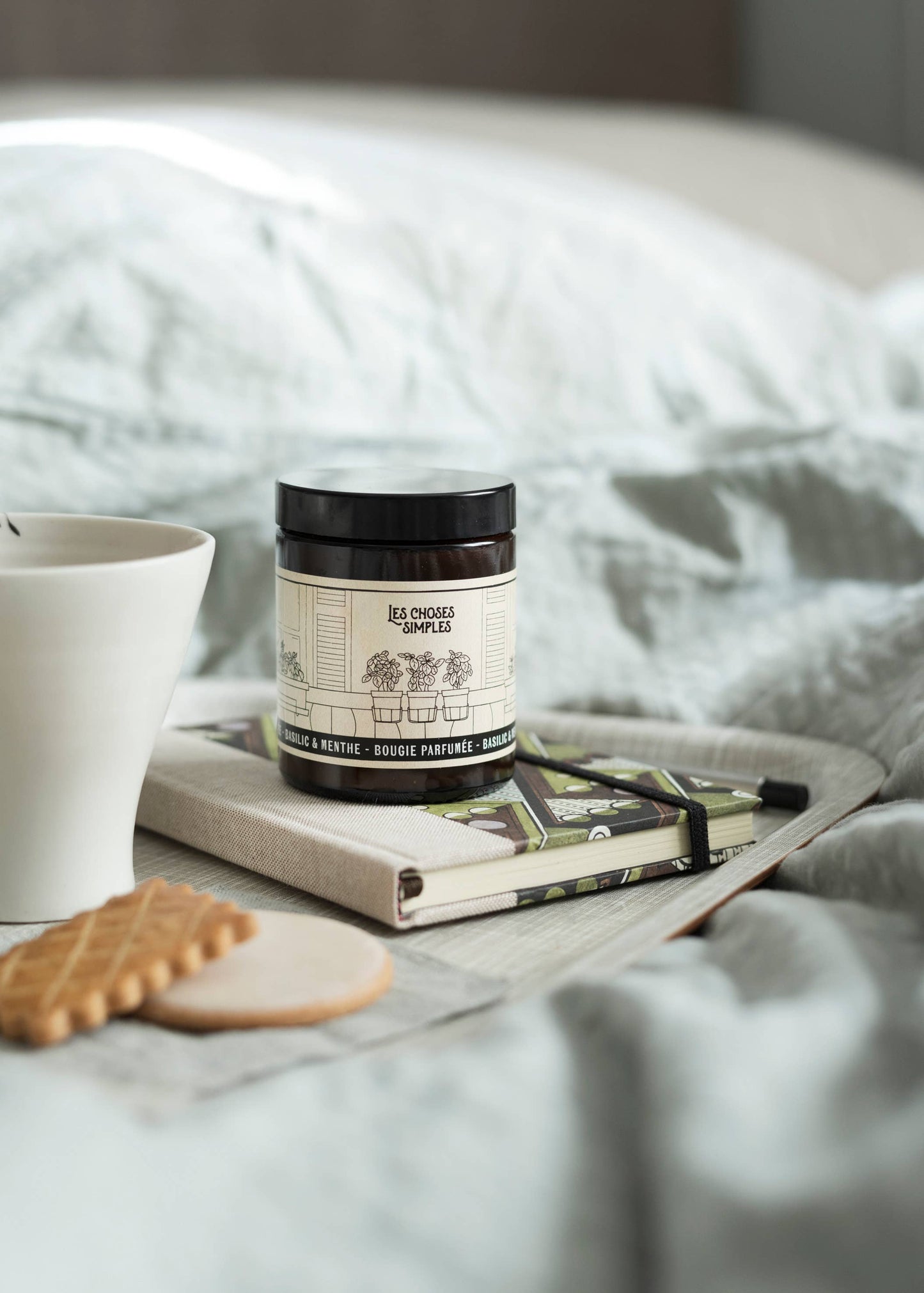 Medium Scented Soy-Wax Candle - Basil & Mint