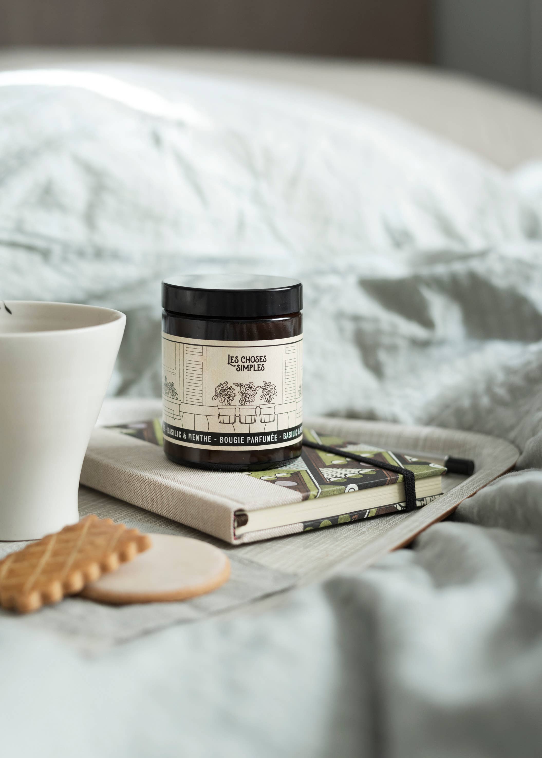 Medium Scented Soy-Wax Candle - Basil & Mint