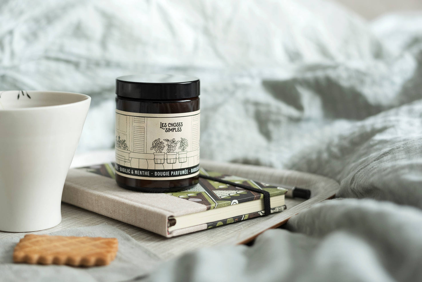 Medium Scented Soy-Wax Candle - Basil & Mint