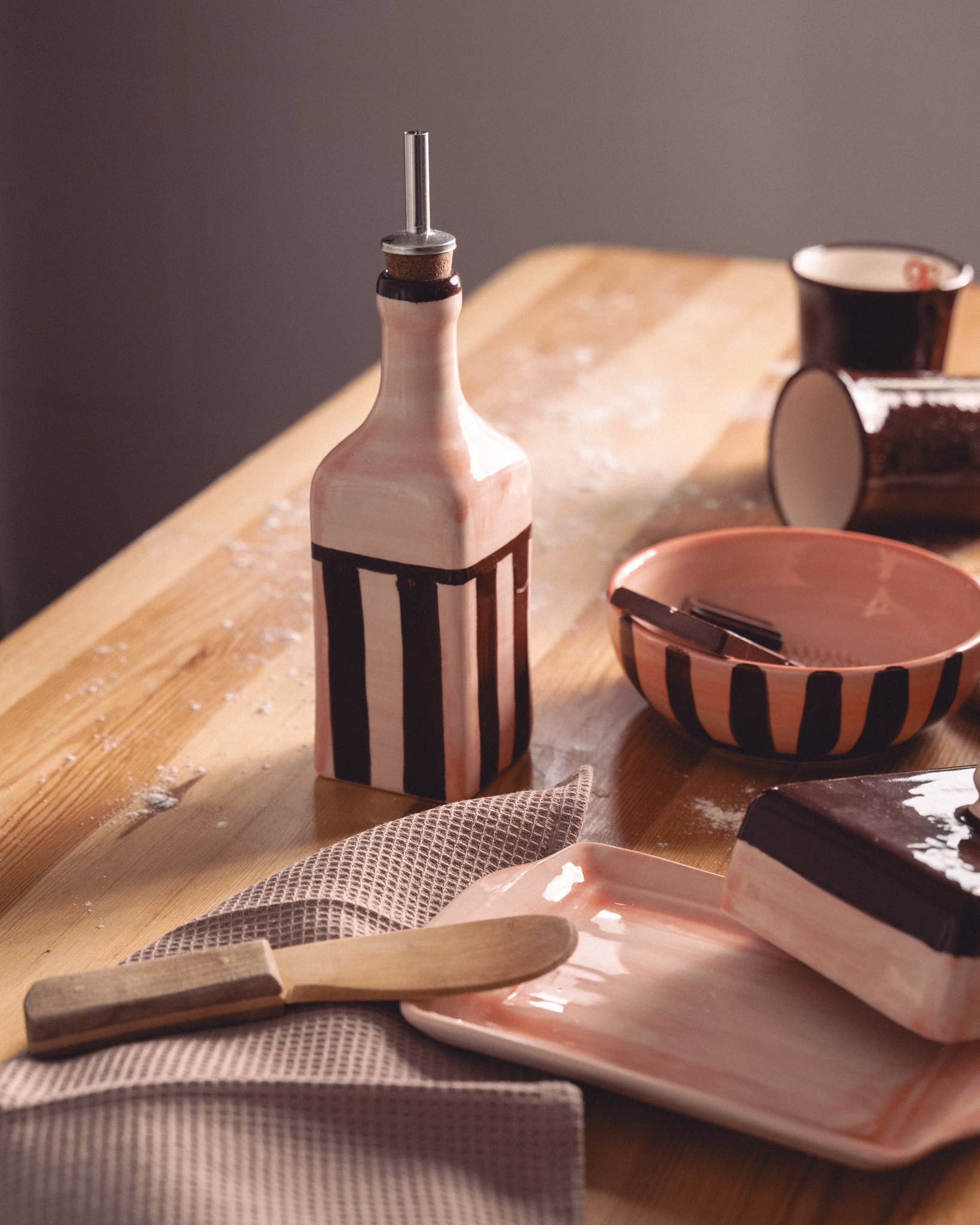 Ceramic Olive Oil Dispenser 475 ml — Chocolate