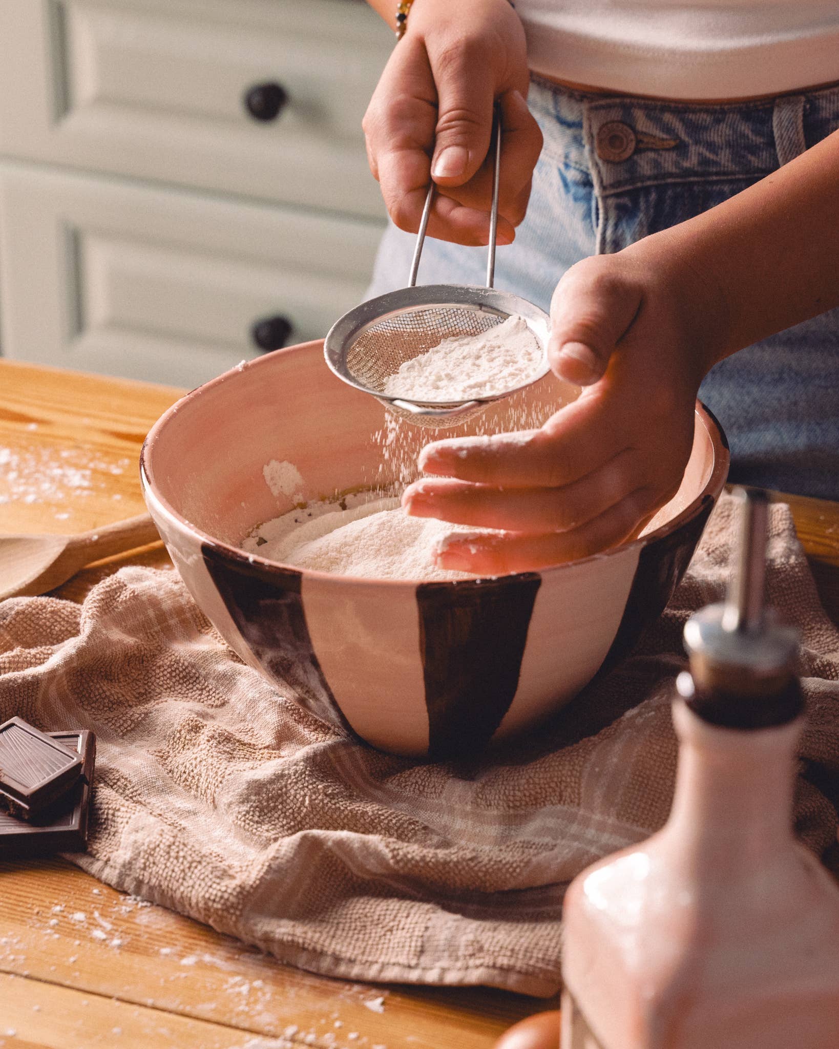 Ceramic Serving Bowl 1.5 L — Chocolate