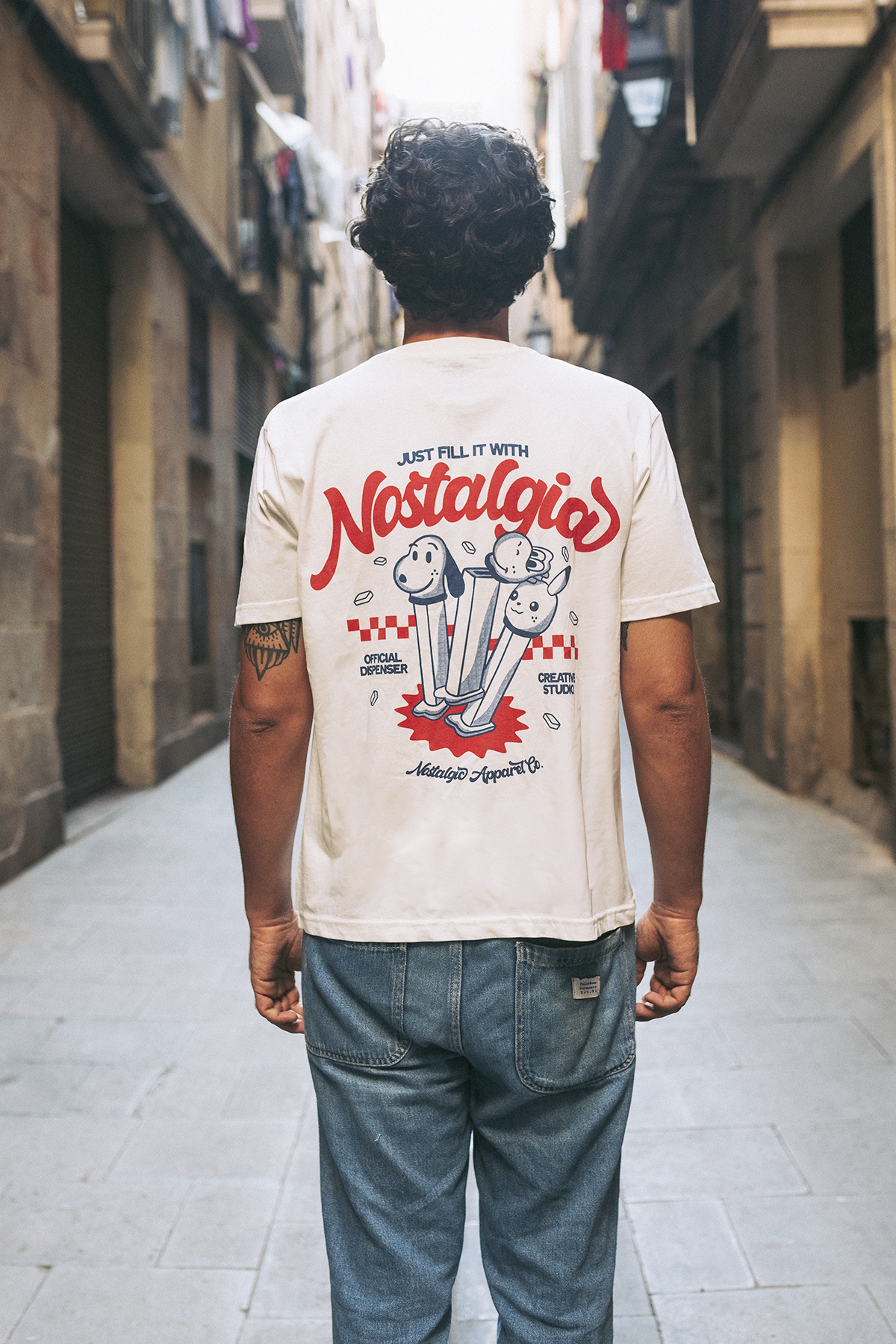 フィル・イット・ウィズ・ノスタルジア | オフホワイトTシャツ