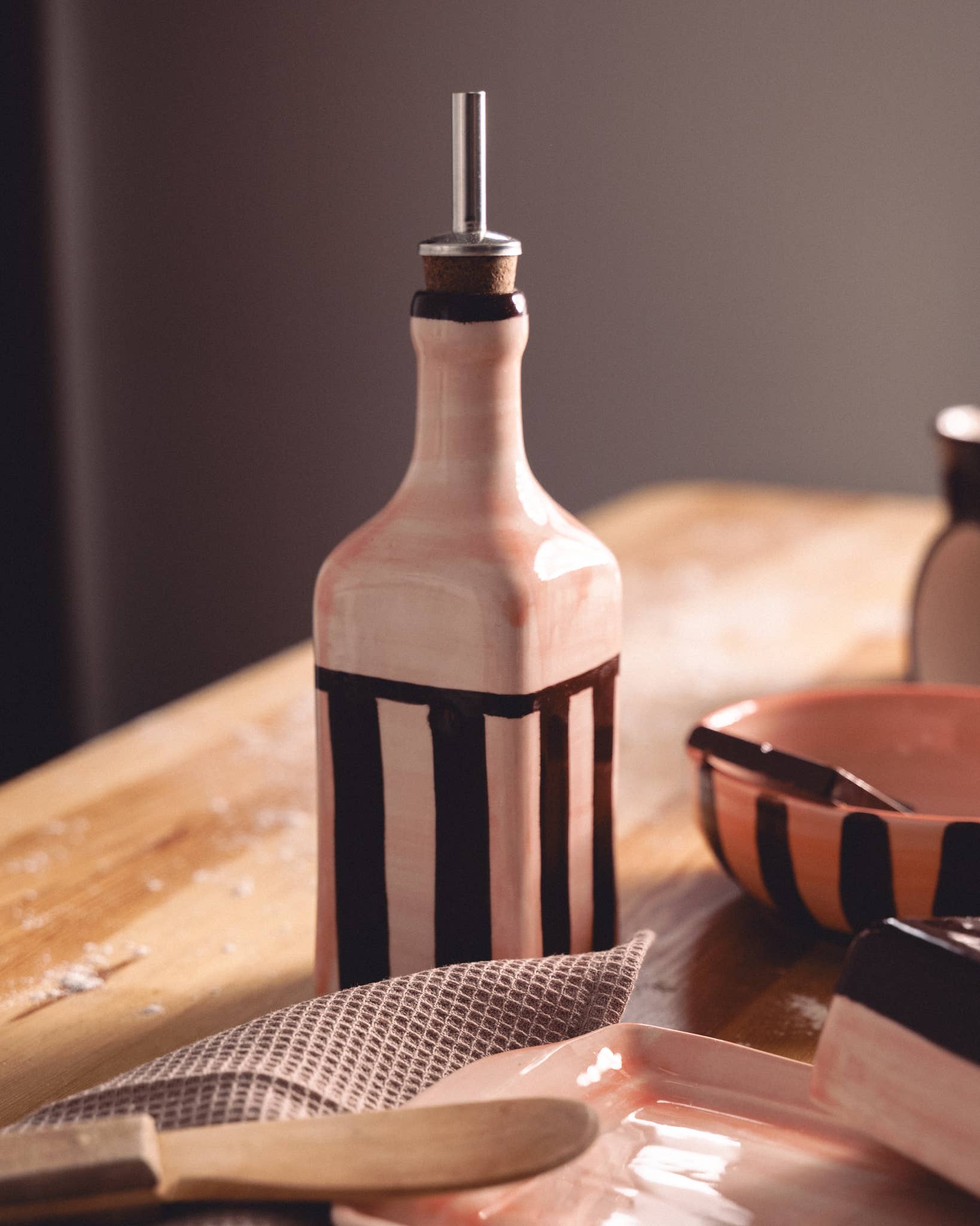 Ceramic Olive Oil Dispenser 475 ml — Chocolate
