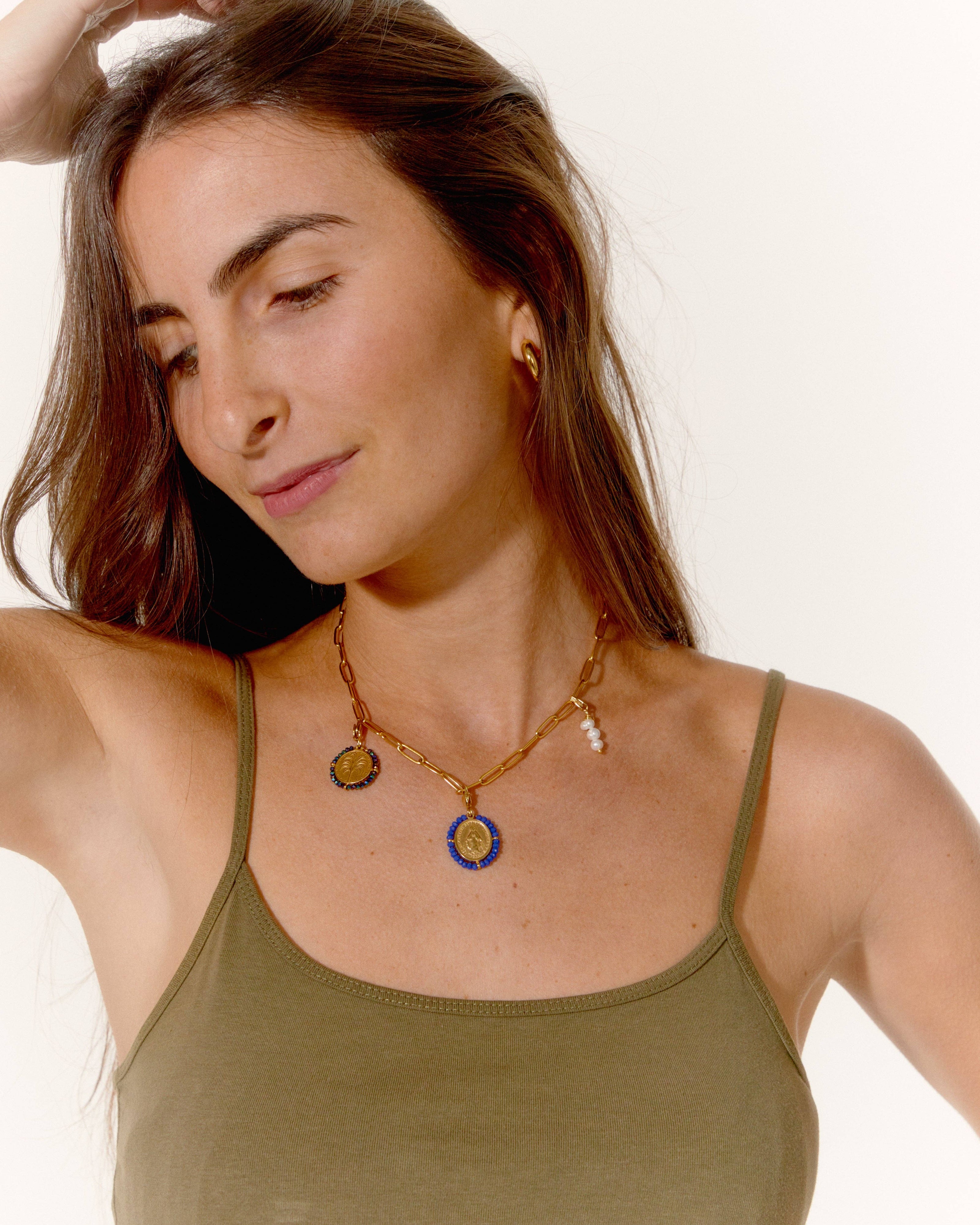 FAIRE Golden chain choker and removable charms
